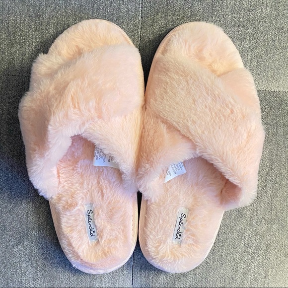 Splendid Pink Faux Fur Slippers Size S/M